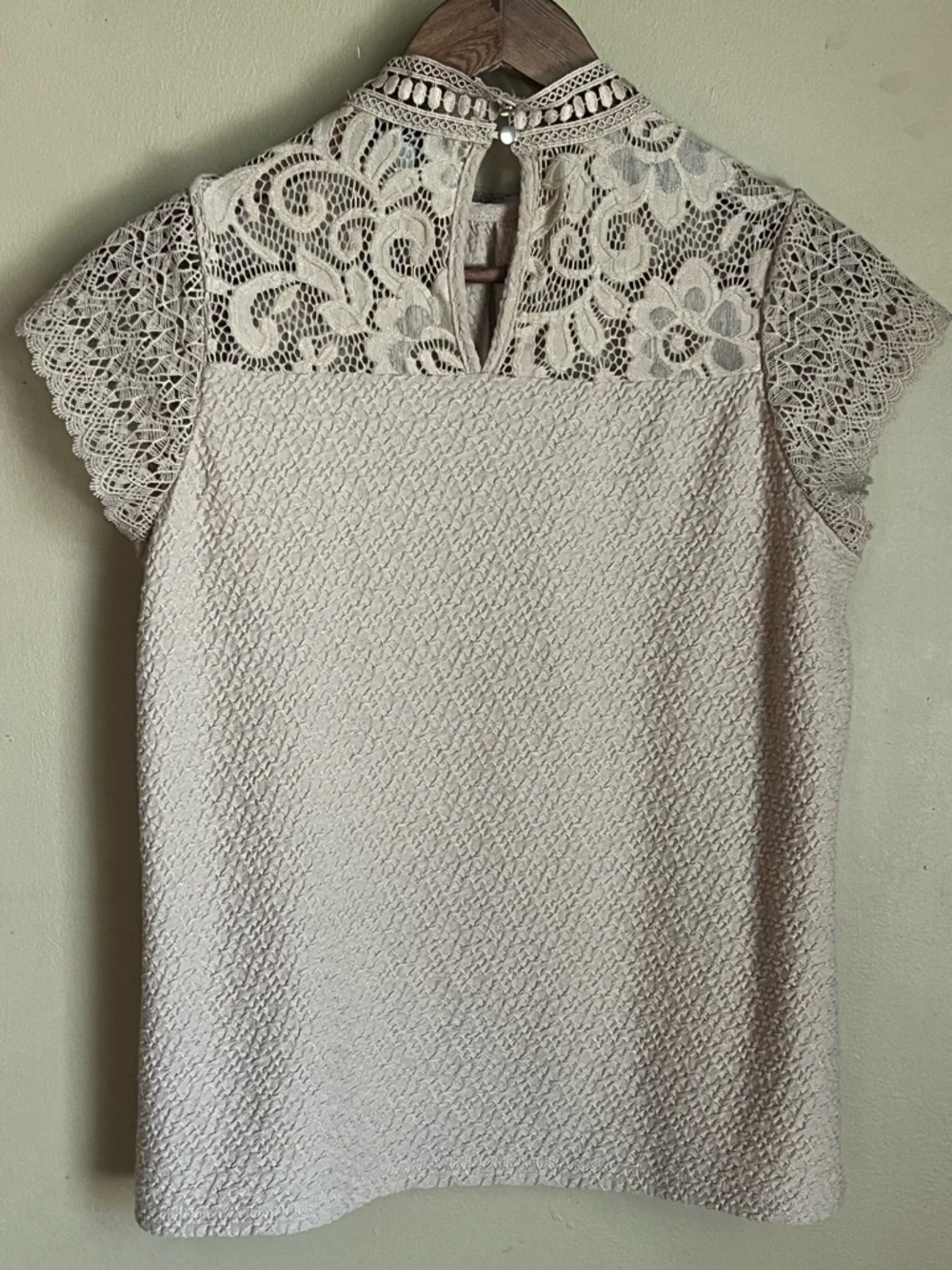 Cable & Gauge Lace Trim Sleeveless Top - Cream - Picture 3 of 4